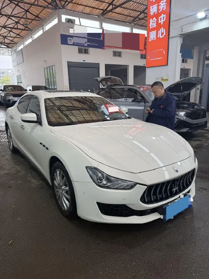 2021 Maserati Ghibli 2.0T 330HP L4 8AT,autocango,china used car exporter,china ev exporter,chinese used car exporter,chinese used ev exporter