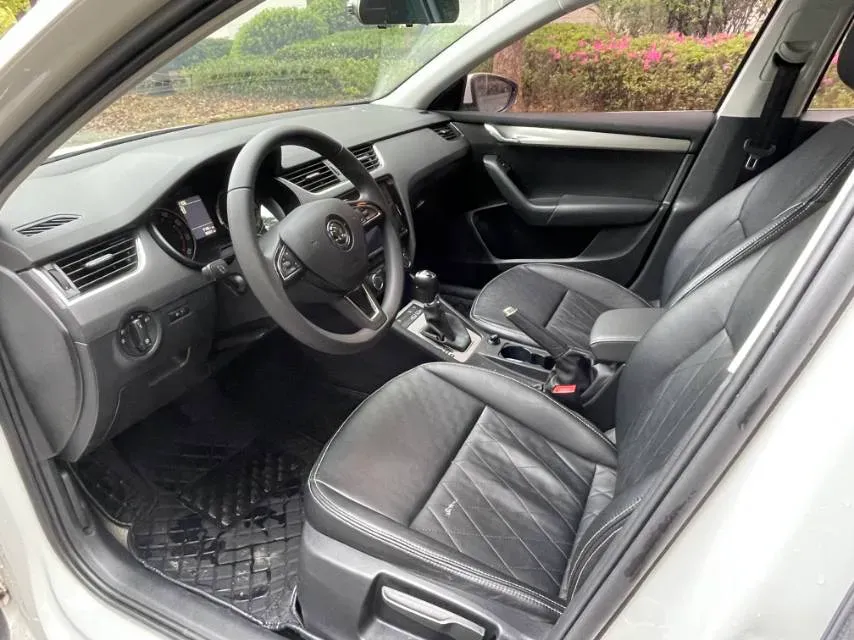 2020 Skoda Octavia 1.2T 116HP L4 7DCT,autocango,china used car exporter,china ev exporter,chinese used car exporter,chinese used ev exporter
