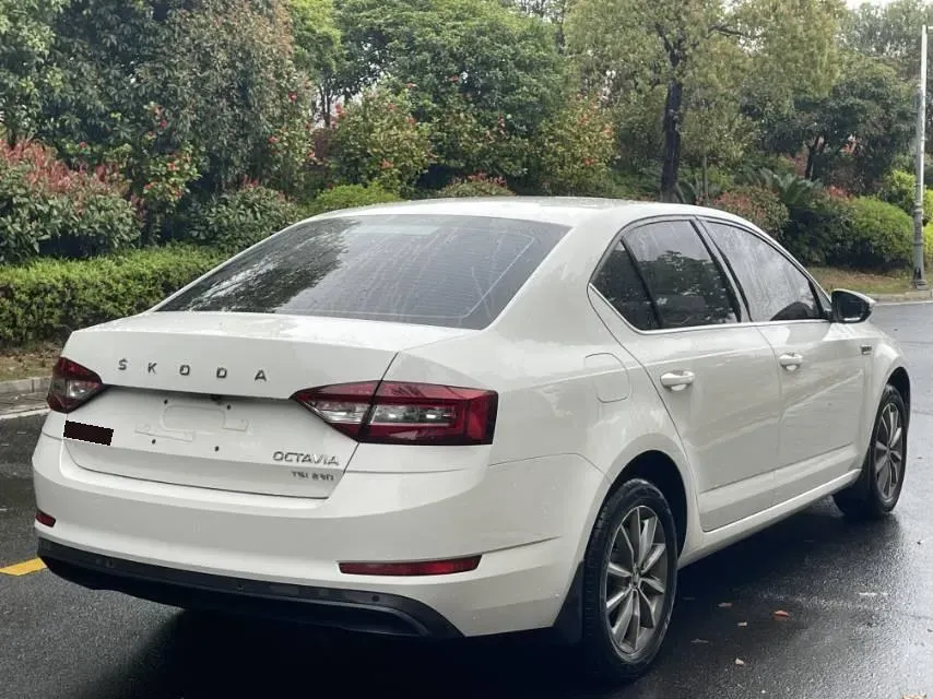 2020 Skoda Octavia 1.2T 116HP L4 7DCT,autocango,china used car exporter,china ev exporter,chinese used car exporter,chinese used ev exporter