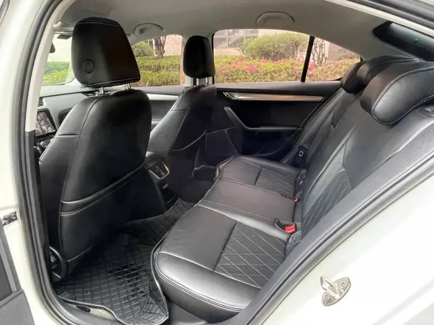 2020 Skoda Octavia 1.2T 116HP L4 7DCT,autocango,china used car exporter,china ev exporter,chinese used car exporter,chinese used ev exporter