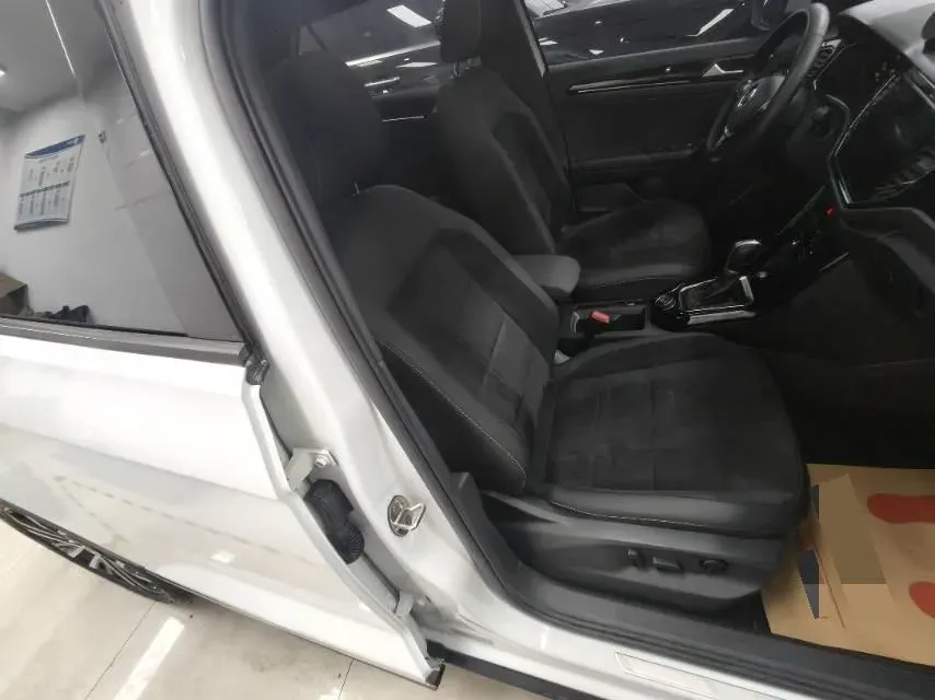 2021 Volkswagen T-Roc 1.4T 150HP L4 7DCT,autocango,china used car exporter,china ev exporter,chinese used car exporter,chinese used ev exporter