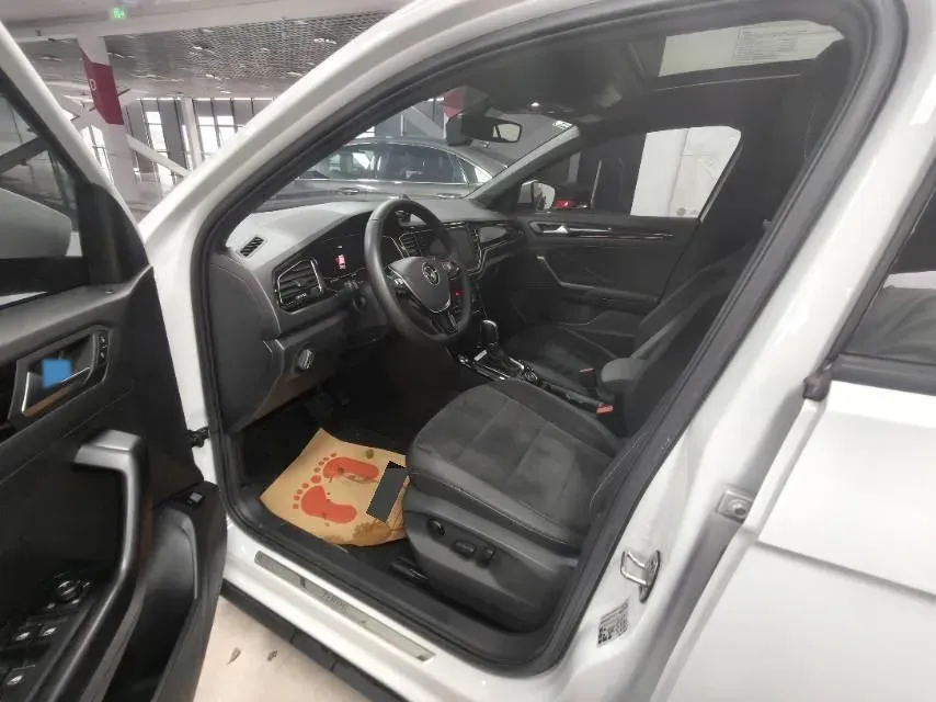 2021 Volkswagen T-Roc 1.4T 150HP L4 7DCT,autocango,china used car exporter,china ev exporter,chinese used car exporter,chinese used ev exporter