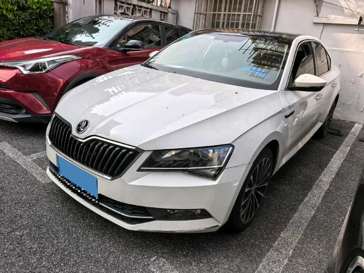 2018 Skoda Superb 1.8T 180HP L4 7DCT,autocango,china used car exporter,china ev exporter,chinese used car exporter,chinese used ev exporter