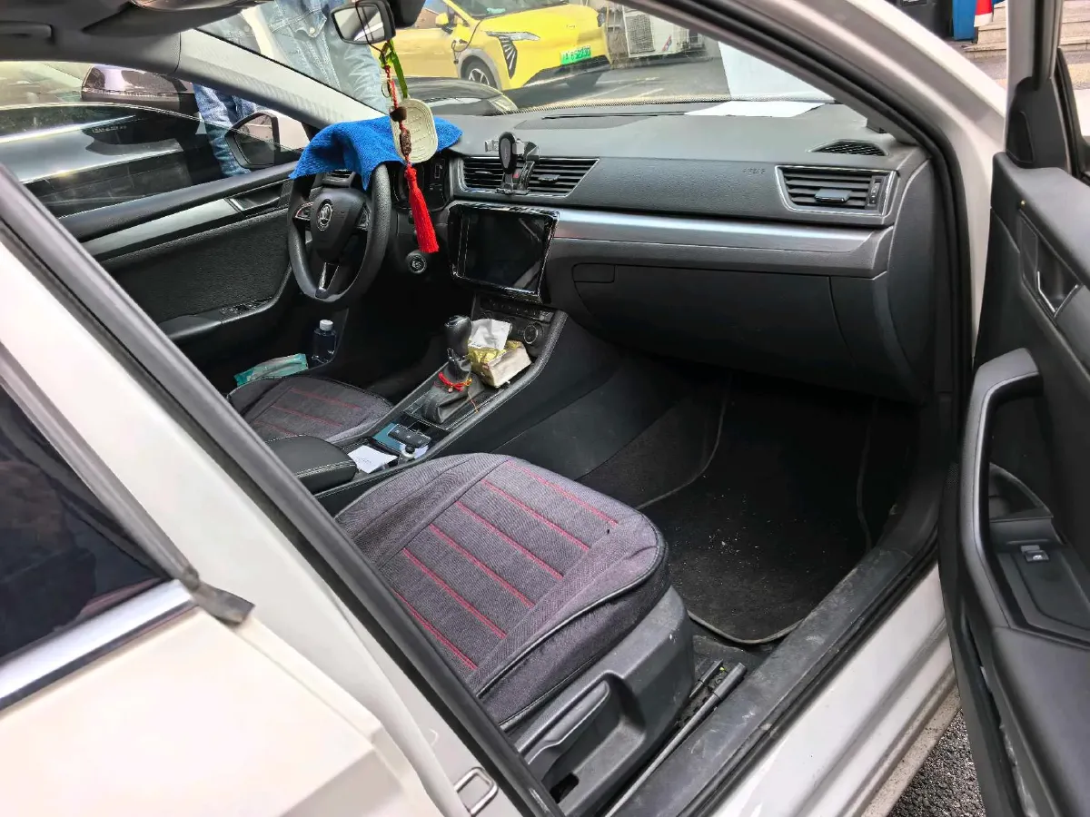 2018 Skoda Superb 1.8T 180HP L4 7DCT,autocango,china used car exporter,china ev exporter,chinese used car exporter,chinese used ev exporter