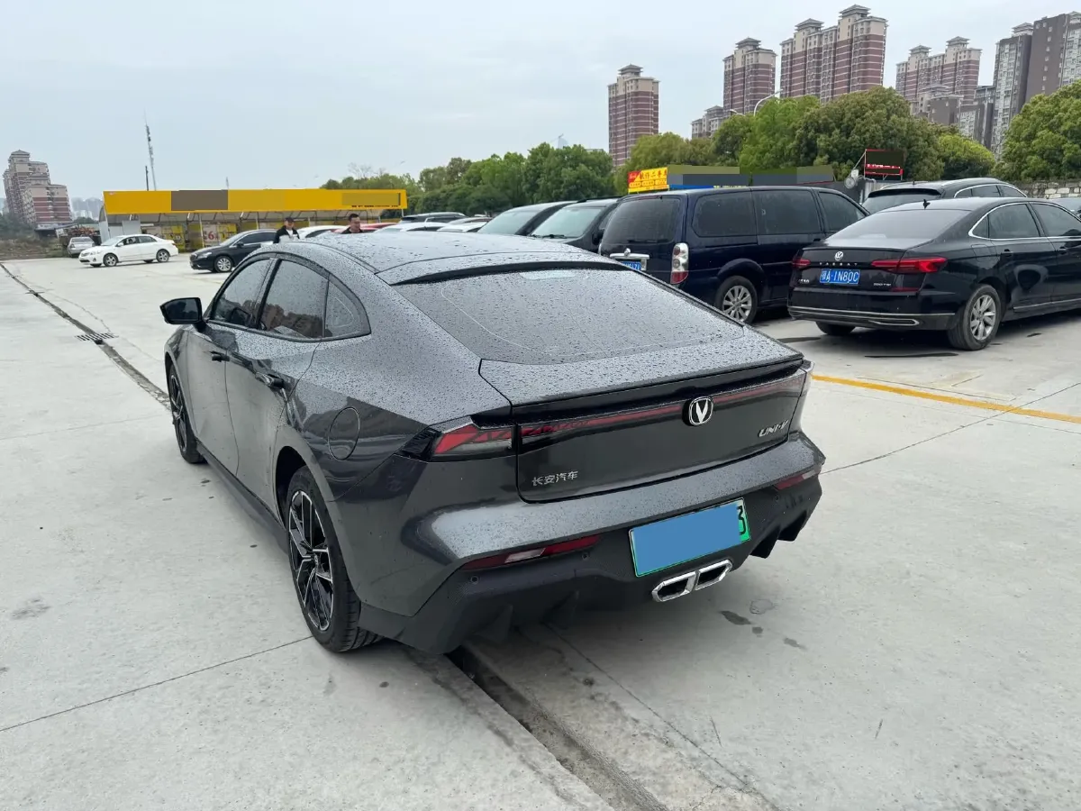 2024 ChangAn UNI-V iDD 1.5L 110HP L4 E-CVT PHEV 18.99KWH,autocango,china used car exporter,china ev exporter,chinese used car exporter,chinese used ev exporter