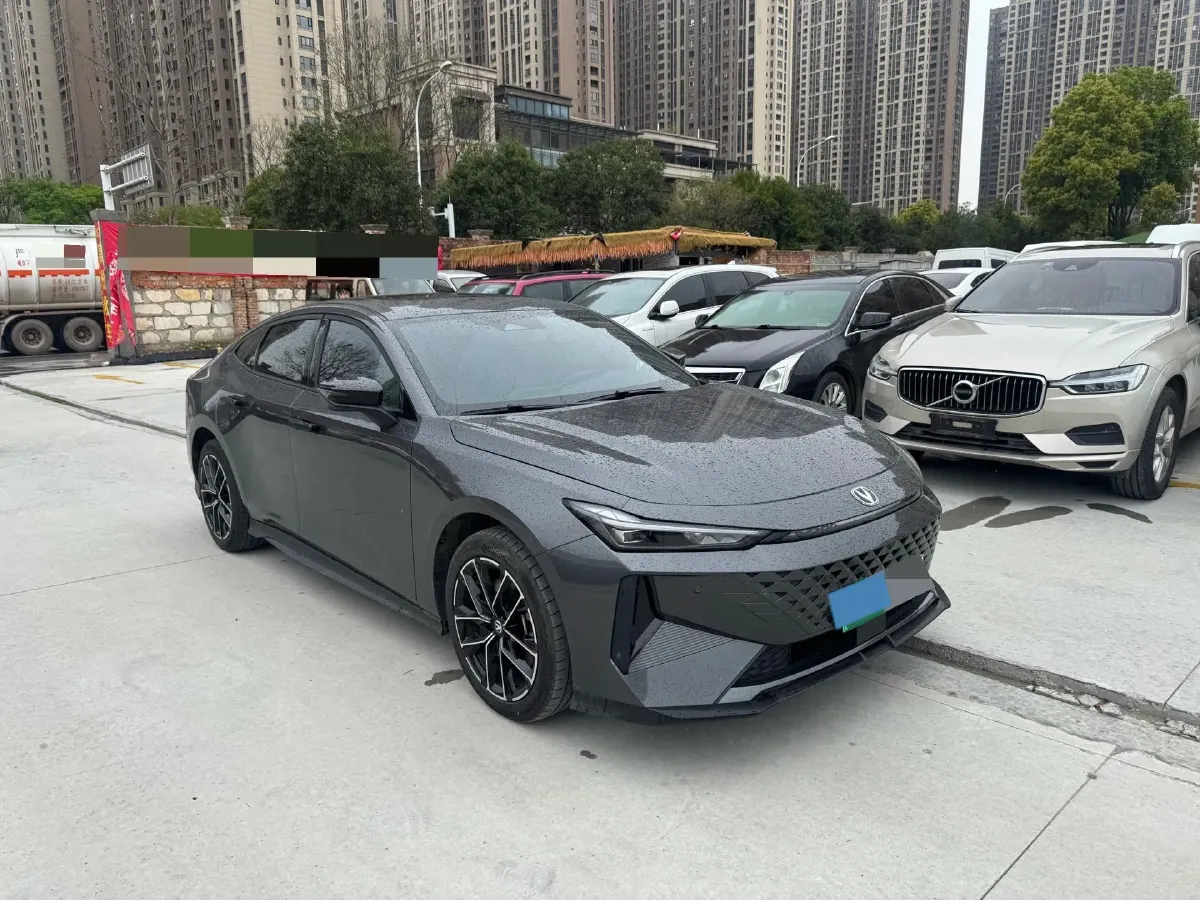 2024 ChangAn UNI-V iDD 1.5L 110HP L4 E-CVT PHEV 18.99KWH,autocango,china used car exporter,china ev exporter,chinese used car exporter,chinese used ev exporter