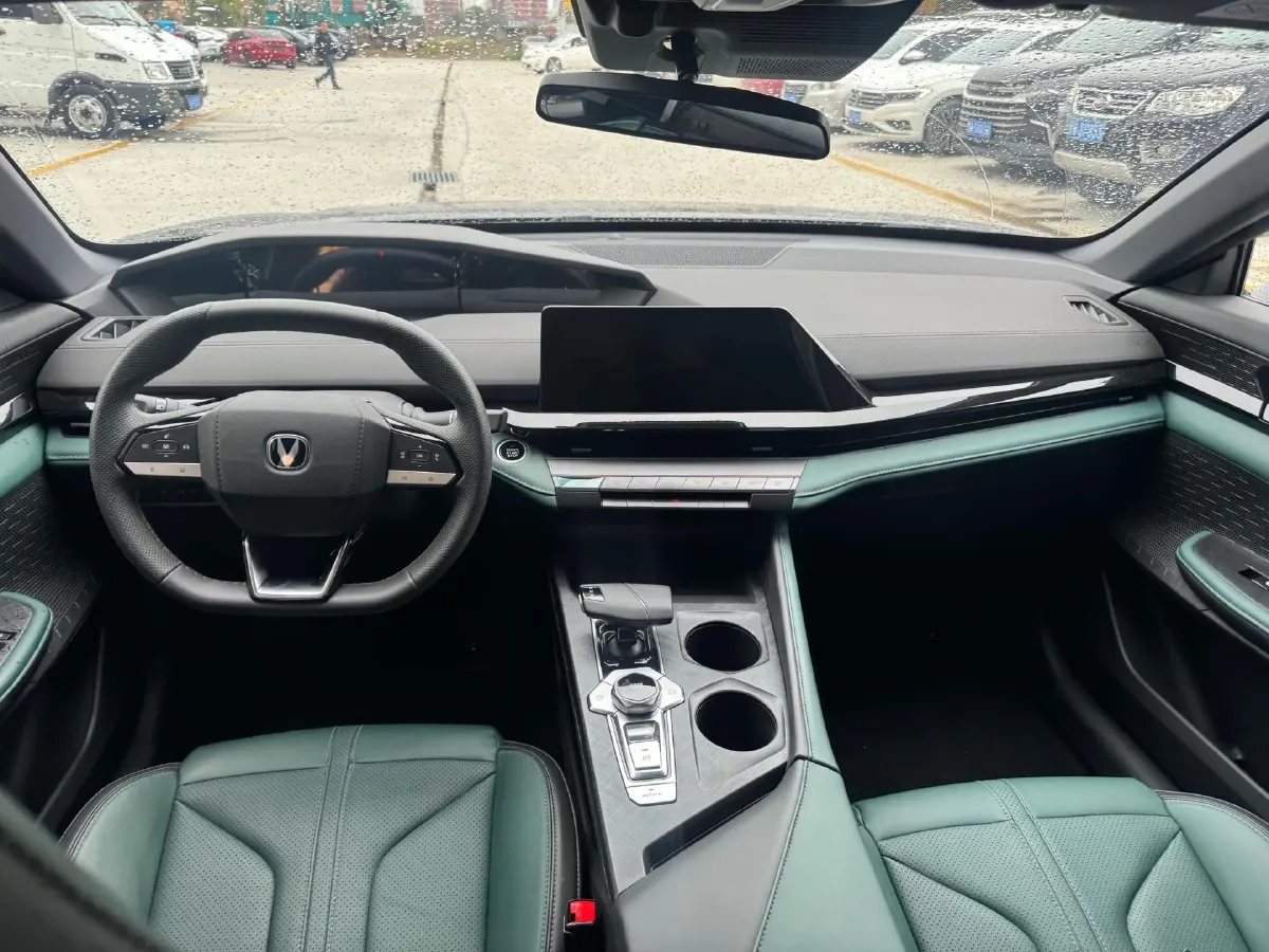 2024 ChangAn UNI-V iDD 1.5L 110HP L4 E-CVT PHEV 18.99KWH,autocango,china used car exporter,china ev exporter,chinese used car exporter,chinese used ev exporter