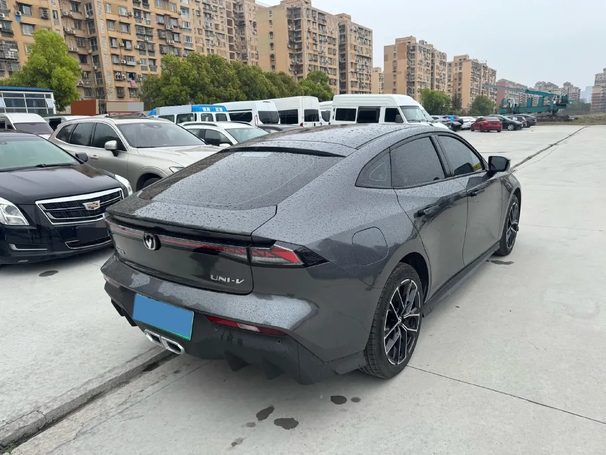 2024 ChangAn UNI-V iDD 1.5L 110HP L4 E-CVT PHEV 18.99KWH,autocango,china used car exporter,china ev exporter,chinese used car exporter,chinese used ev exporter