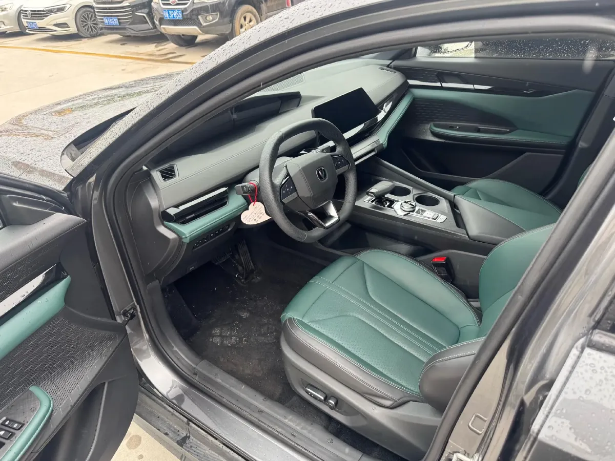 2024 ChangAn UNI-V iDD 1.5L 110HP L4 E-CVT PHEV 18.99KWH,autocango,china used car exporter,china ev exporter,chinese used car exporter,chinese used ev exporter