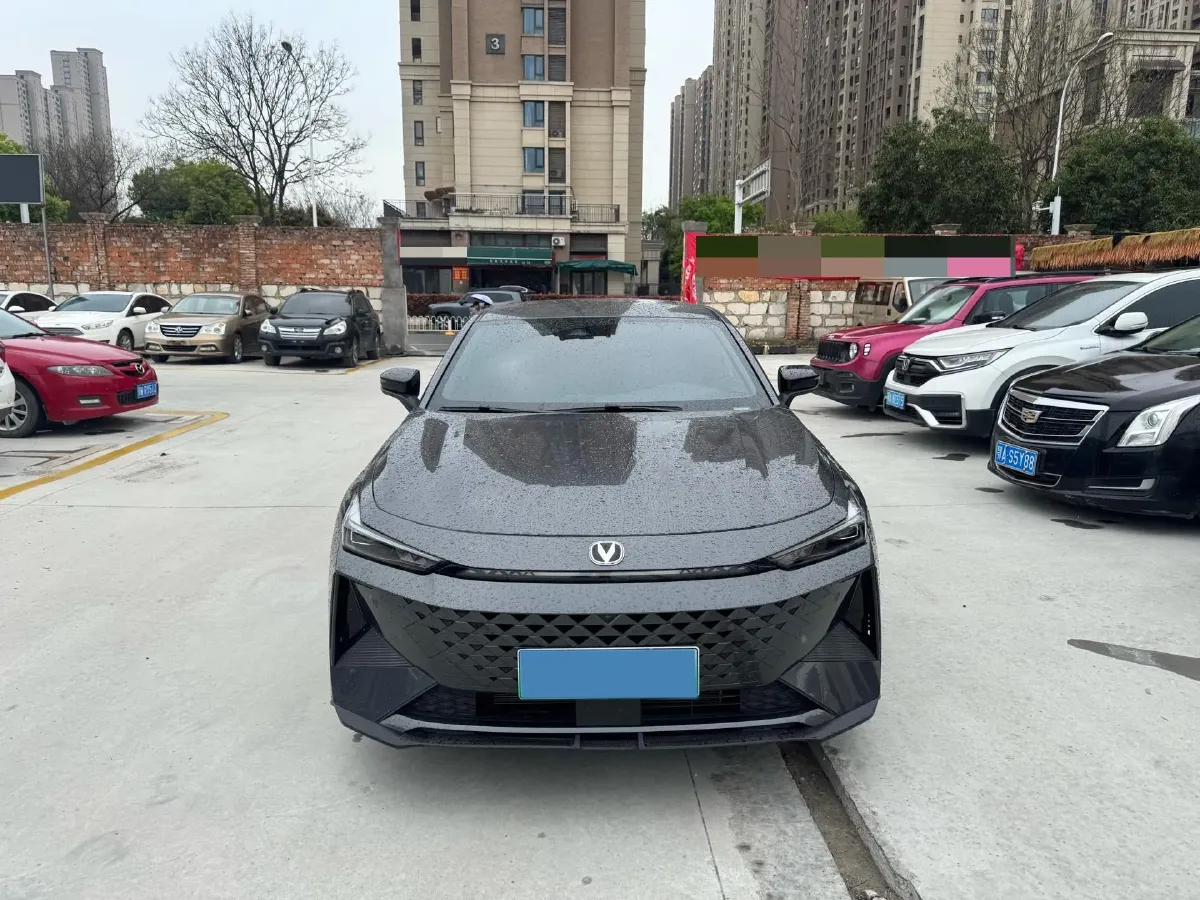 2024 ChangAn UNI-V iDD 1.5L 110HP L4 E-CVT PHEV 18.99KWH,autocango,china used car exporter,china ev exporter,chinese used car exporter,chinese used ev exporter
