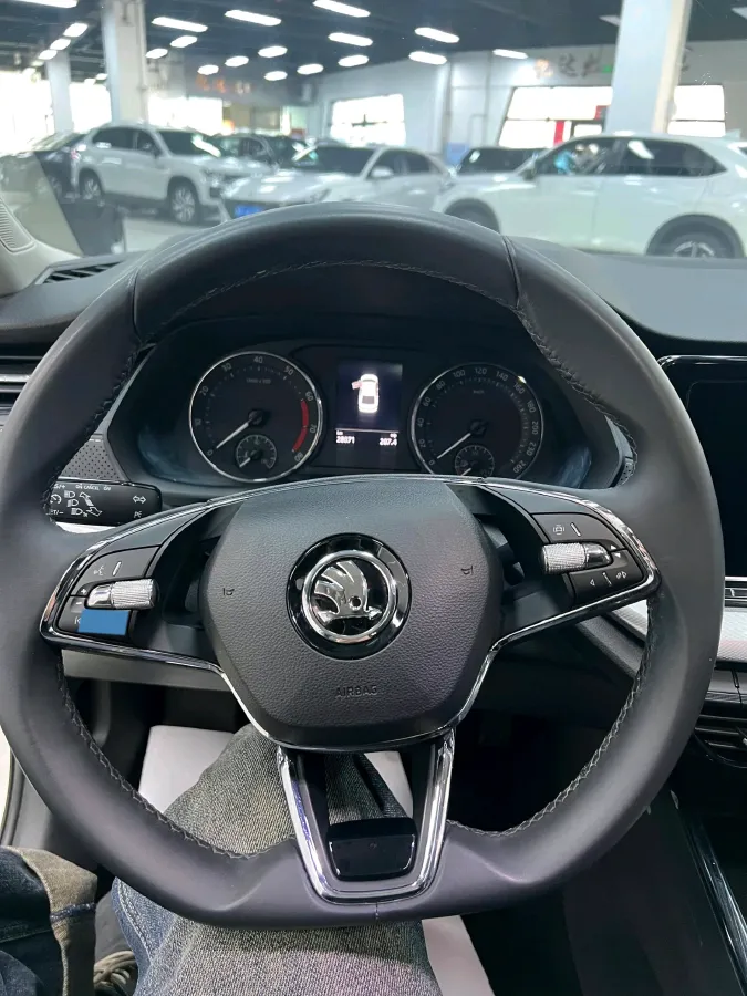 2021 Skoda Octavia 1.4T 150HP L4 7DCT,autocango,china used car exporter,china ev exporter,chinese used car exporter,chinese used ev exporter