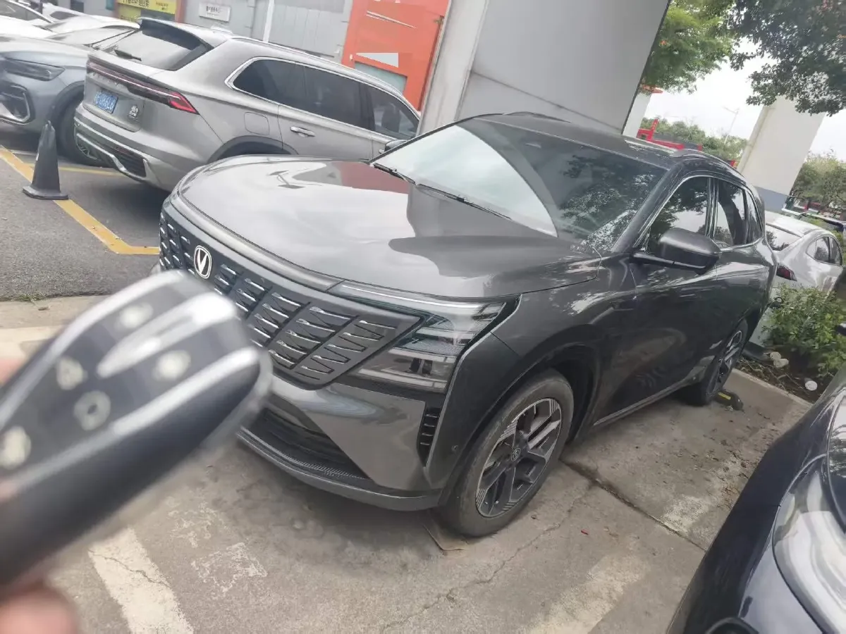 2025 ChangAn CS75 Plus 1.5T 192HP L4 8AT,autocango,china used car exporter,china ev exporter,chinese used car exporter,chinese used ev exporter