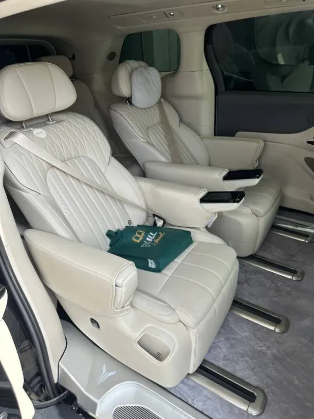 2025 Voyah Dream 1.5T 150HP L4 PHEV 41.7KWH,autocango,china used car exporter,china ev exporter,chinese used car exporter,chinese used ev exporter