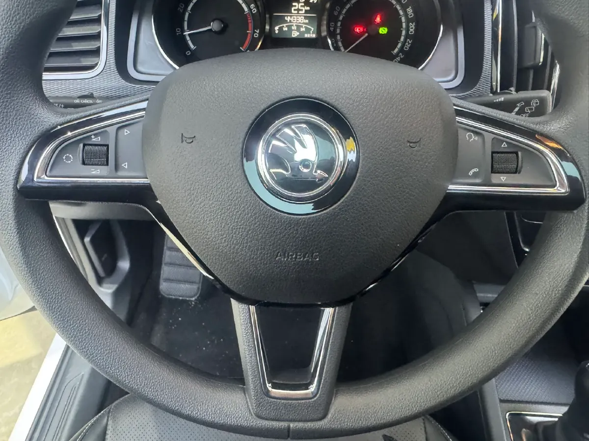 2022 Skoda Kamiq 1.5L 112HP L4 6AT,autocango,china used car exporter,china ev exporter,chinese used car exporter,chinese used ev exporter