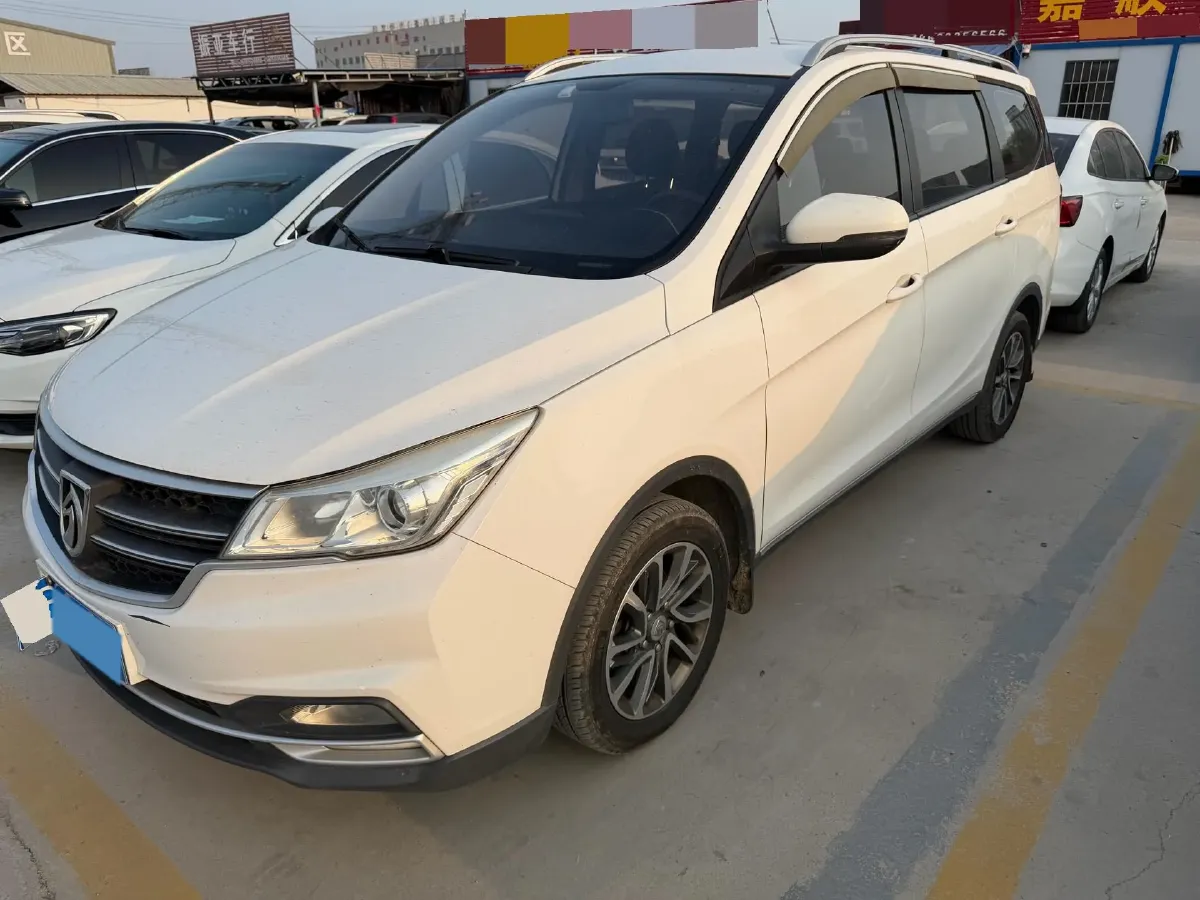2019 BaoJun 730 1.5L 112HP L4 6MT,autocango,china used car exporter,china ev exporter,chinese used car exporter,chinese used ev exporter