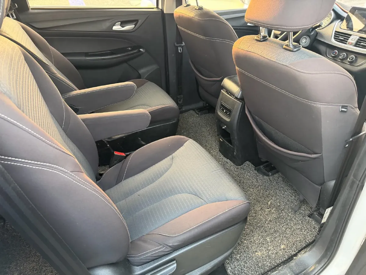 2019 BaoJun 730 1.5L 112HP L4 6MT,autocango,china used car exporter,china ev exporter,chinese used car exporter,chinese used ev exporter