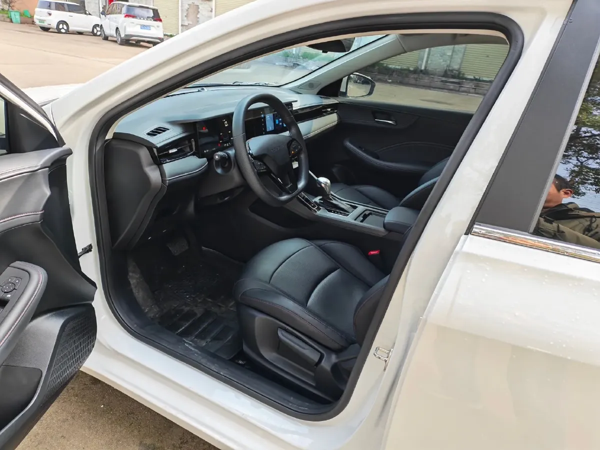 2023 Roewe i5 1.5L 129HP L4 CVT,autocango,china used car exporter,china ev exporter,chinese used car exporter,chinese used ev exporter