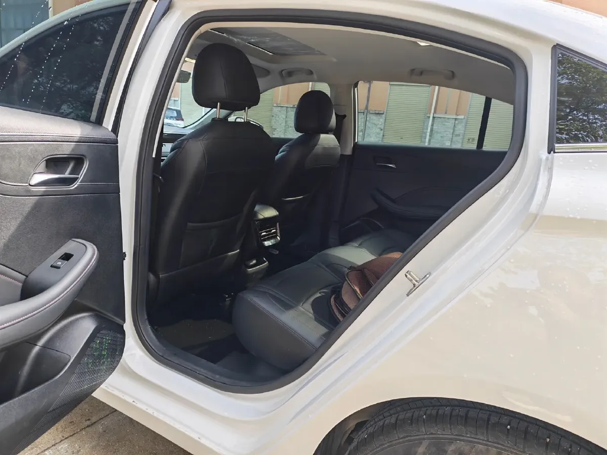 2023 Roewe i5 1.5L 129HP L4 CVT,autocango,china used car exporter,china ev exporter,chinese used car exporter,chinese used ev exporter