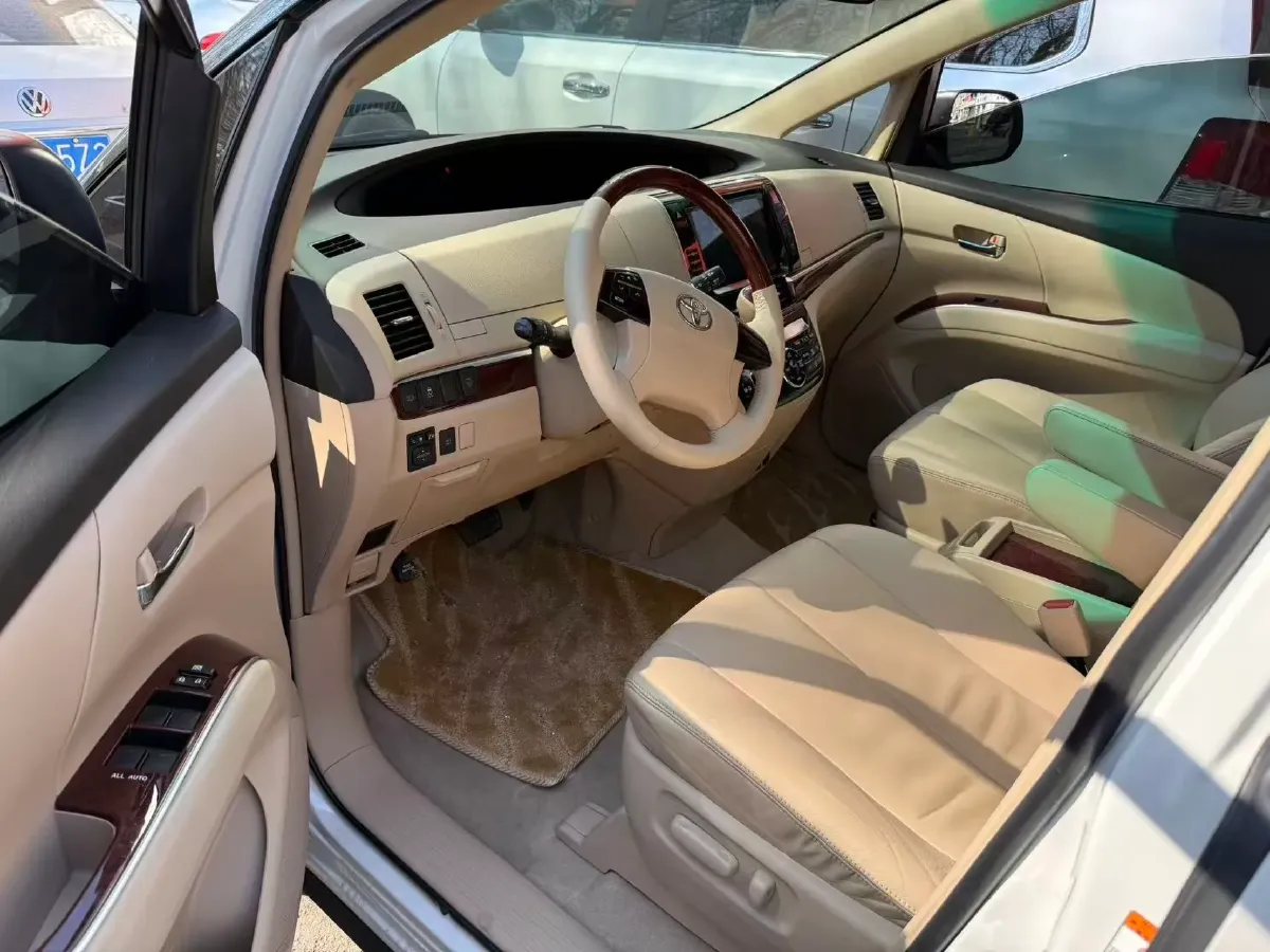 2012 Toyota Crown 3.0L 227HP V6 6AT,autocango,china used car exporter,china ev exporter,chinese used car exporter,chinese used ev exporter