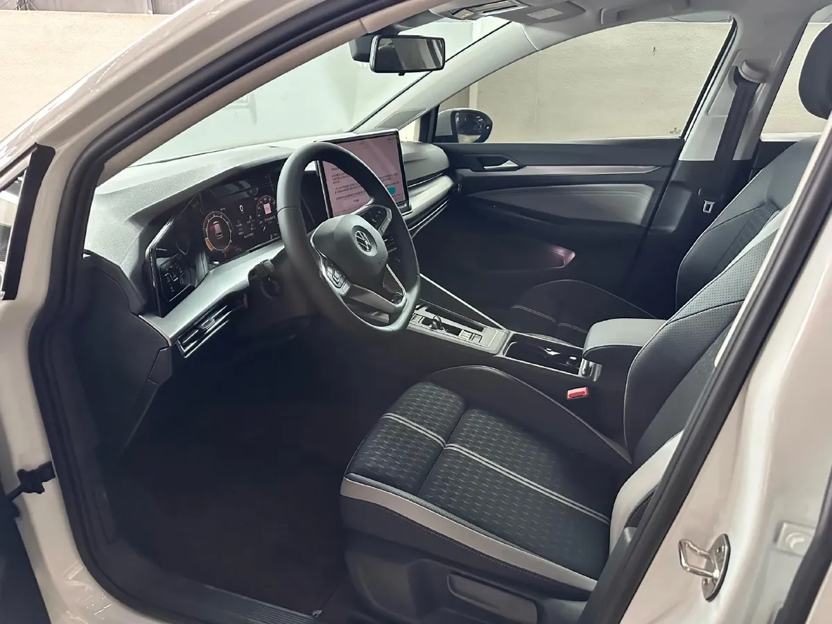 2025 Volkswagen Golf 1.5T 160HP L4 7DCT,autocango,china used car exporter,china ev exporter,chinese used car exporter,chinese used ev exporter