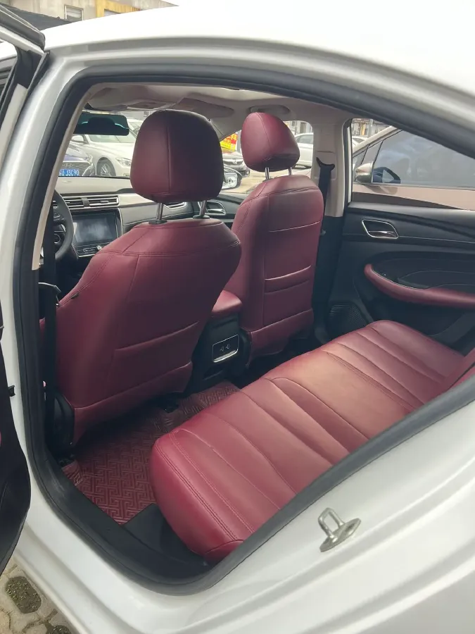 2020 Roewe i5 1.5L 120HP L4 CVT,autocango,china used car exporter,china ev exporter,chinese used car exporter,chinese used ev exporter