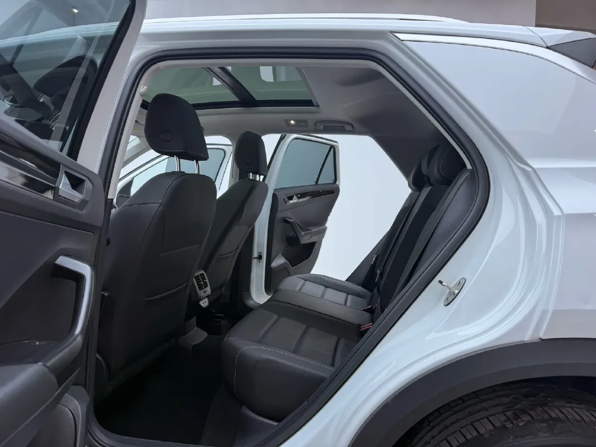 2021 Volkswagen T-Roc 1.4T 150HP L4 7DCT,autocango,china used car exporter,china ev exporter,chinese used car exporter,chinese used ev exporter