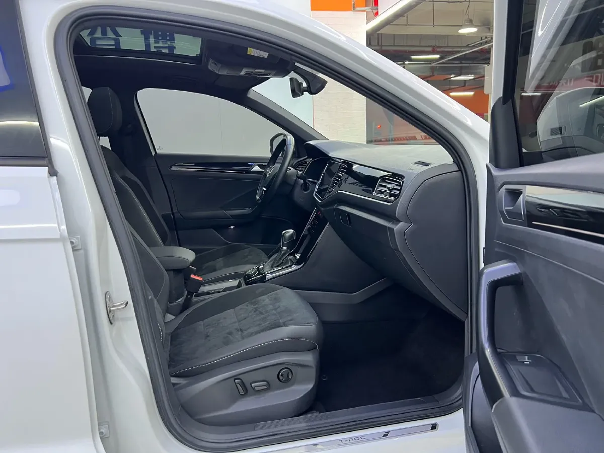 2021 Volkswagen T-Roc 1.4T 150HP L4 7DCT,autocango,china used car exporter,china ev exporter,chinese used car exporter,chinese used ev exporter