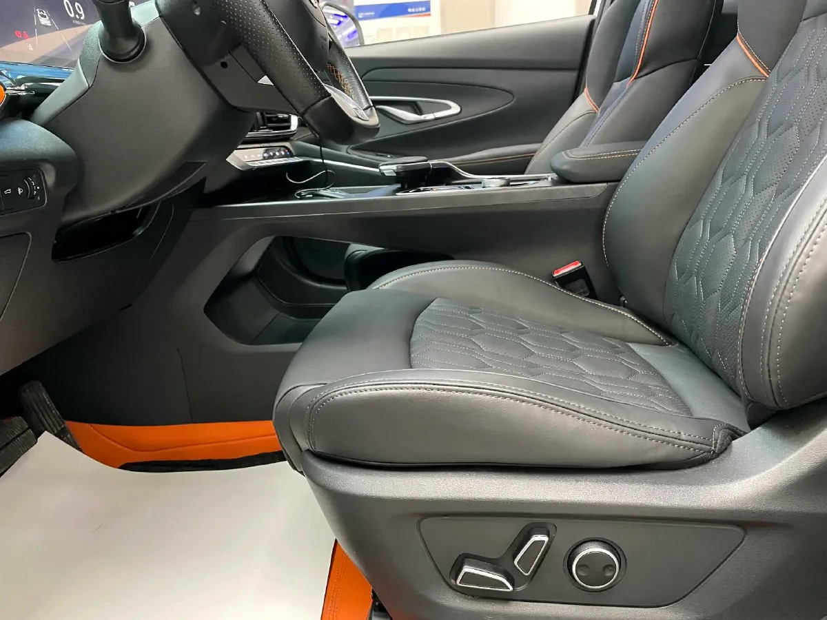 2022 ChangAn UNI-T 1.5T 188HP L4 7DCT,autocango,china used car exporter,china ev exporter,chinese used car exporter,chinese used ev exporter