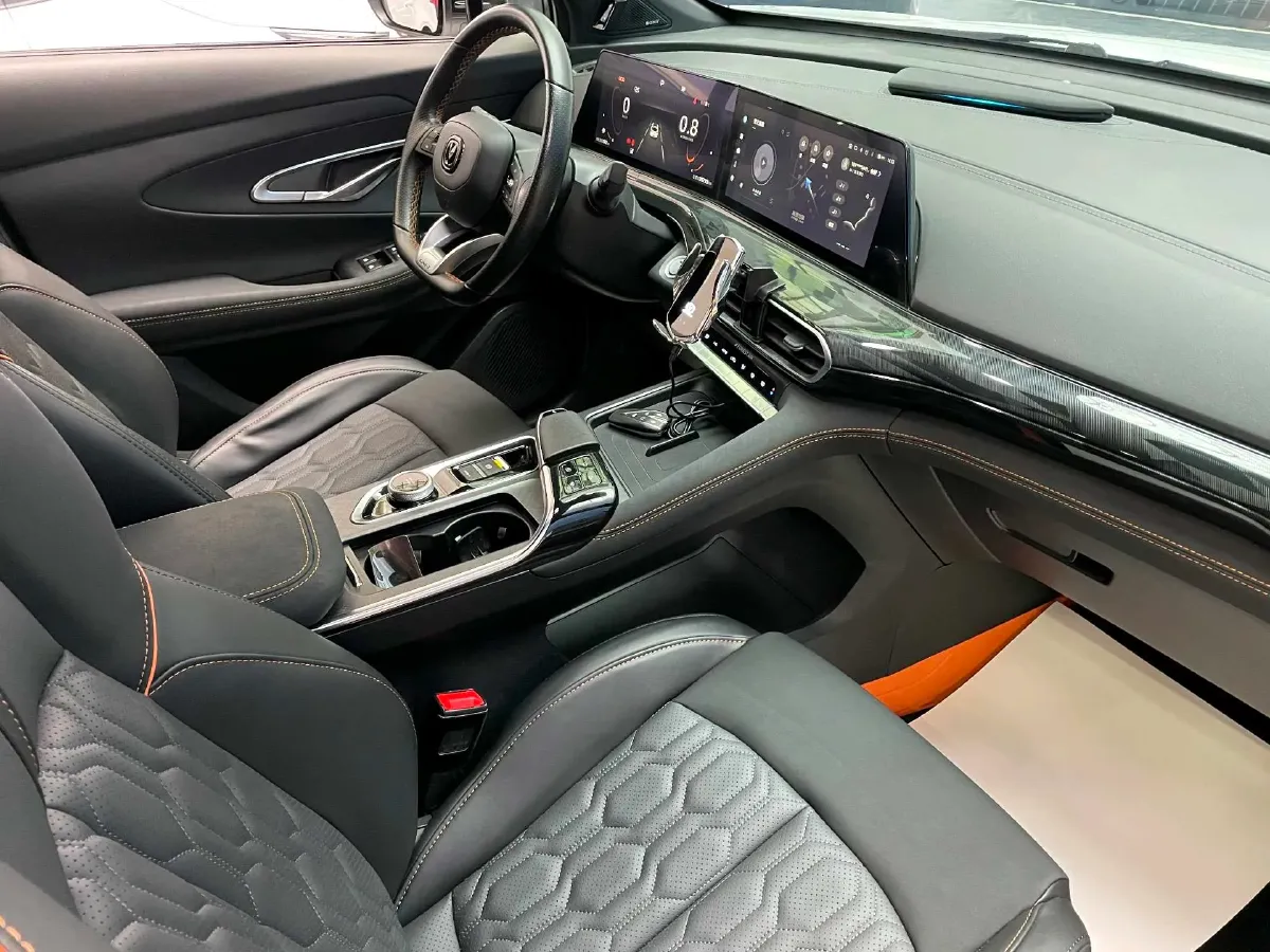 2022 ChangAn UNI-T 1.5T 188HP L4 7DCT,autocango,china used car exporter,china ev exporter,chinese used car exporter,chinese used ev exporter