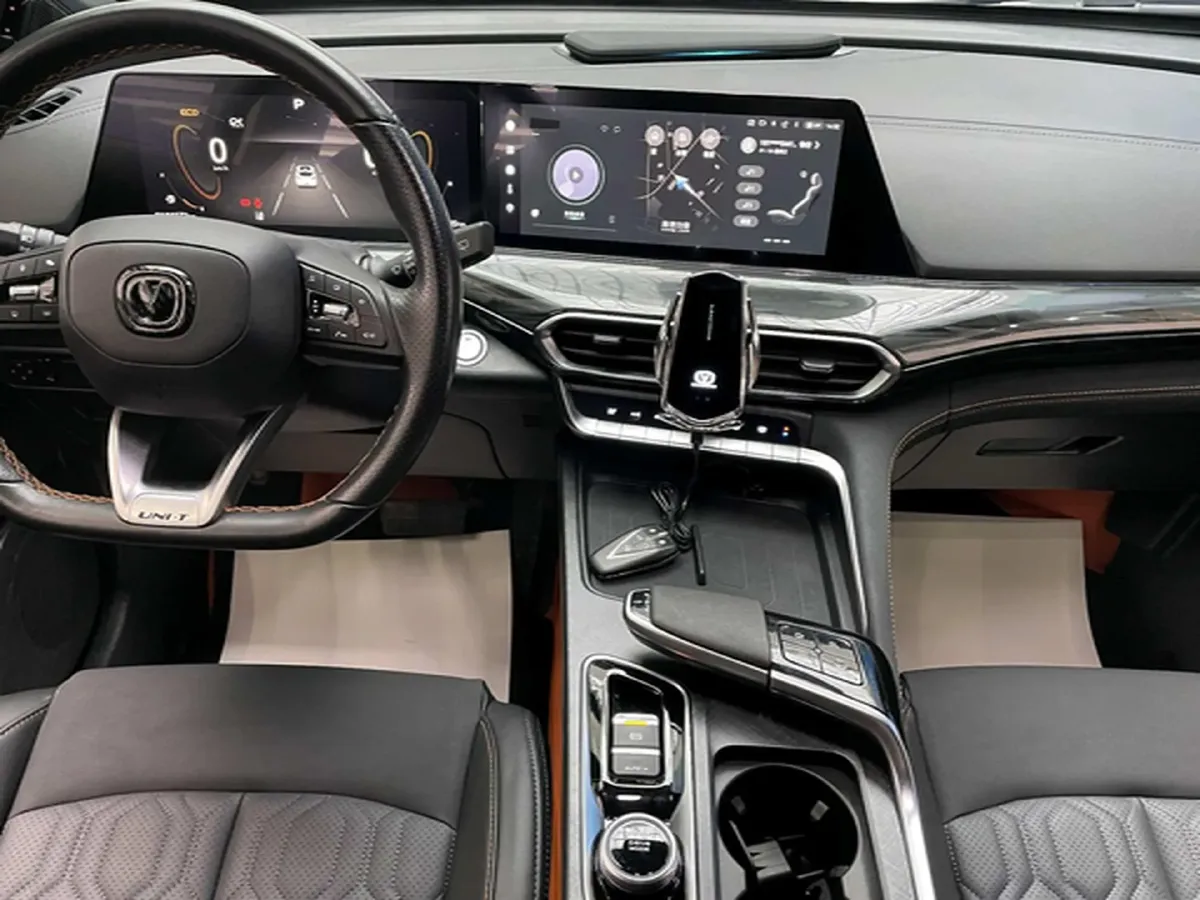 2022 ChangAn UNI-T 1.5T 188HP L4 7DCT,autocango,china used car exporter,china ev exporter,chinese used car exporter,chinese used ev exporter