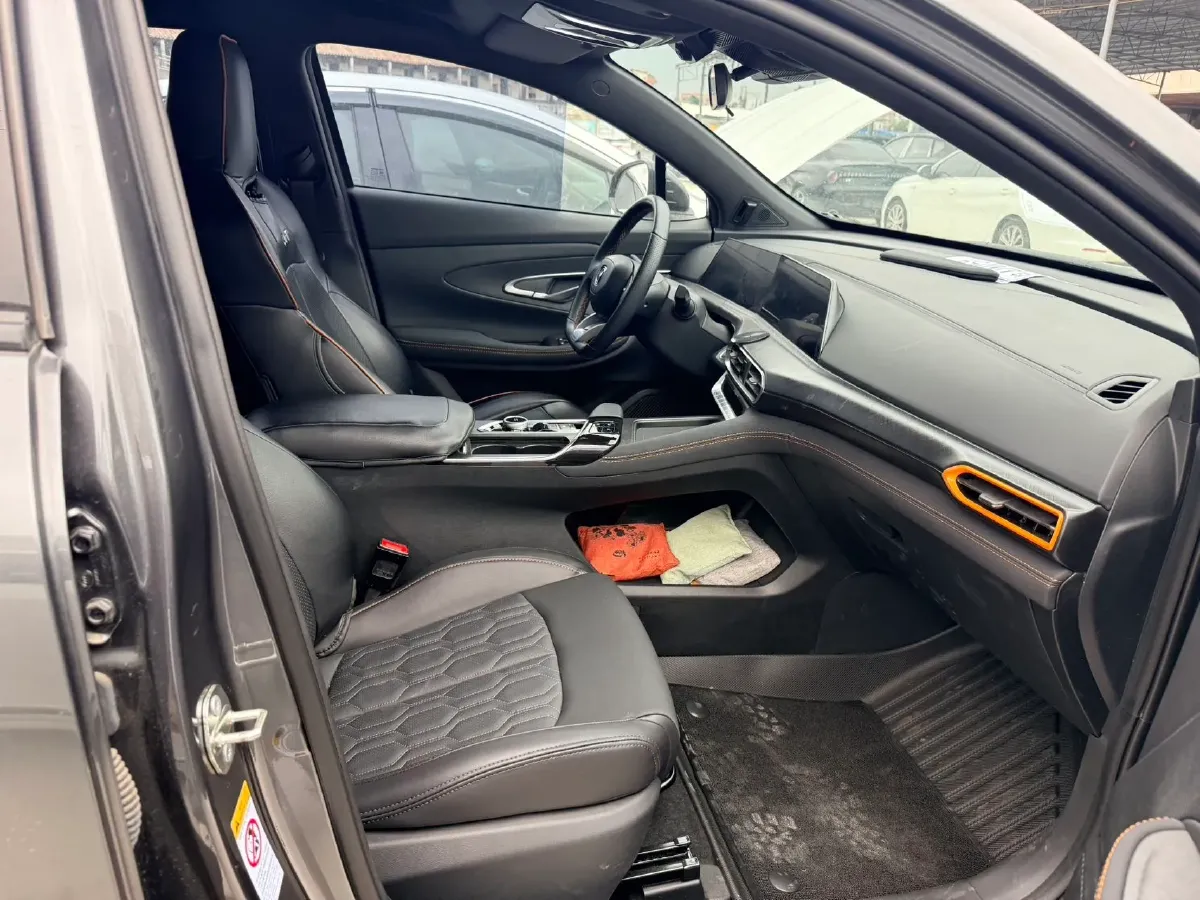 2022 ChangAn UNI-T 1.5T 188HP L4 7DCT,autocango,china used car exporter,china ev exporter,chinese used car exporter,chinese used ev exporter