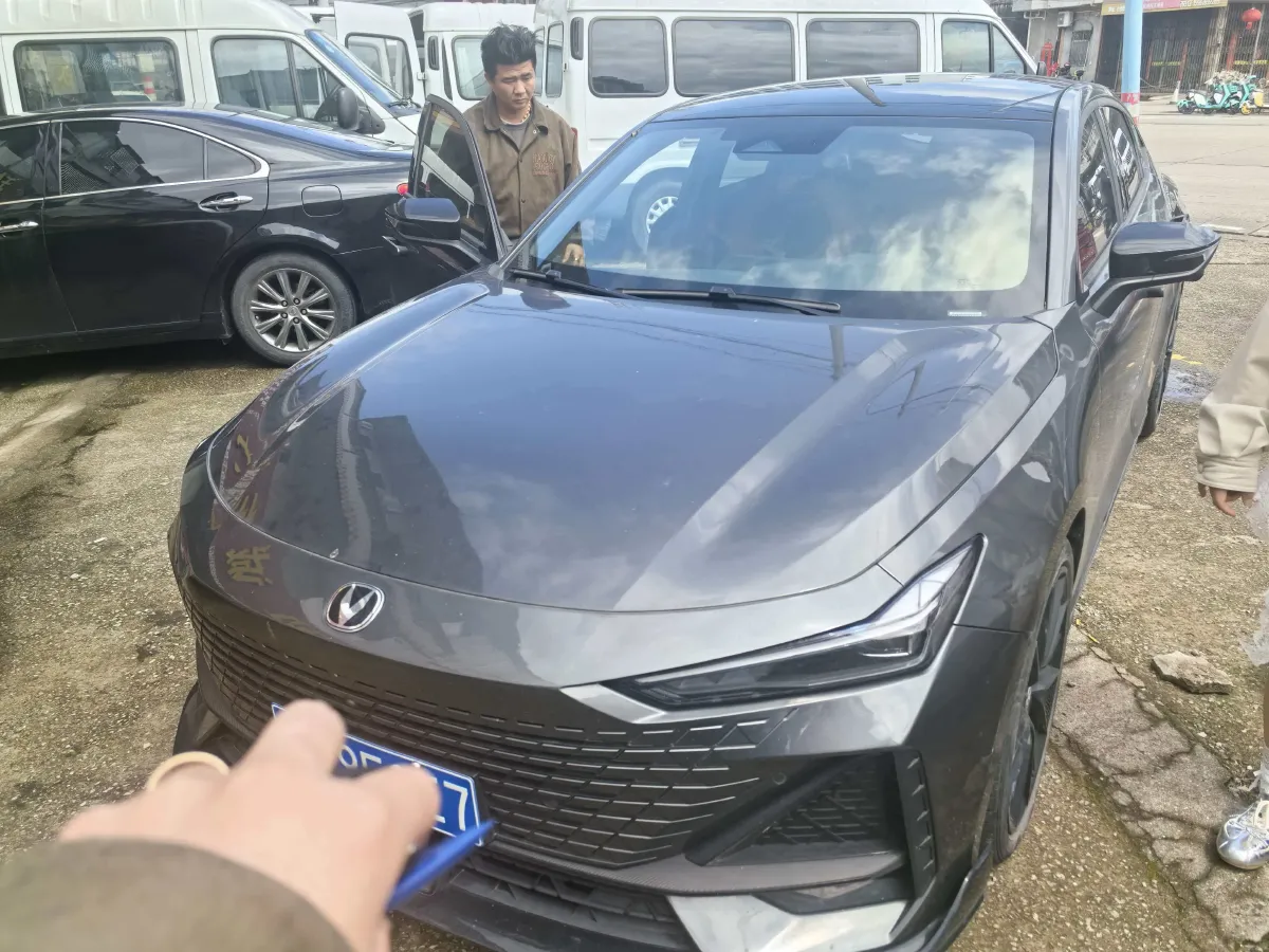 2023 ChangAn UNI-V 1.5T 188HP L4 7DCT,autocango,china used car exporter,china ev exporter,chinese used car exporter,chinese used ev exporter