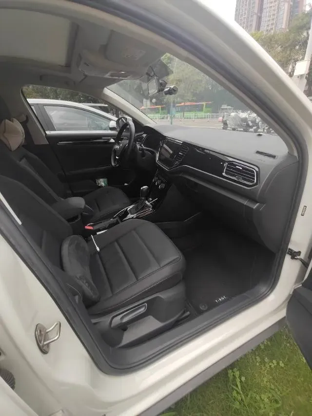 2022 Volkswagen T-Roc 1.4T 150HP L4 7DCT,autocango,china used car exporter,china ev exporter,chinese used car exporter,chinese used ev exporter