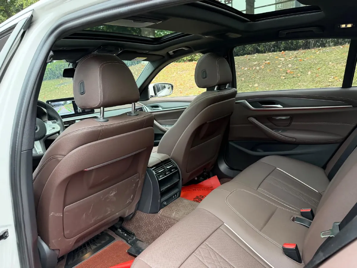 2023 BMW 5 Series 2.0T 245HP L4 8AT,autocango,china used car exporter,china ev exporter,chinese used car exporter,chinese used ev exporter