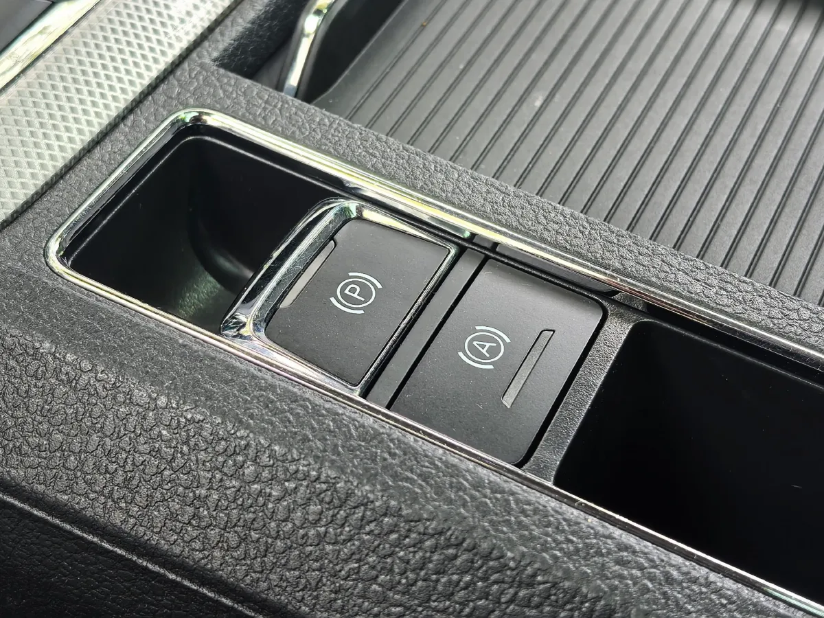 2018 Roewe RX5 2.0T 220HP L4 6DCT,autocango,china used car exporter,china ev exporter,chinese used car exporter,chinese used ev exporter