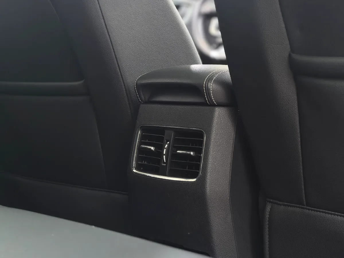 2018 Roewe RX5 2.0T 220HP L4 6DCT,autocango,china used car exporter,china ev exporter,chinese used car exporter,chinese used ev exporter