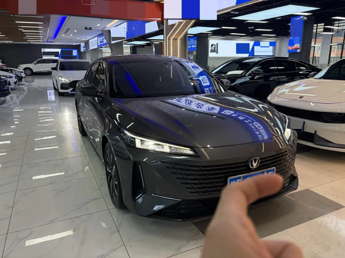 2023 ChangAn Oshan Z6 1.5T 188HP L4 7DCT,autocango,china used car exporter,china ev exporter,chinese used car exporter,chinese used ev exporter