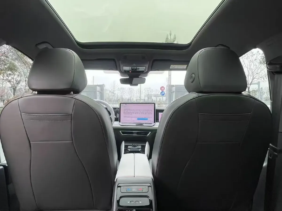 2024 Volkswagen Tiguan L 2.0T 186HP L4 7DCT,autocango,china used car exporter,china ev exporter,chinese used car exporter,chinese used ev exporter