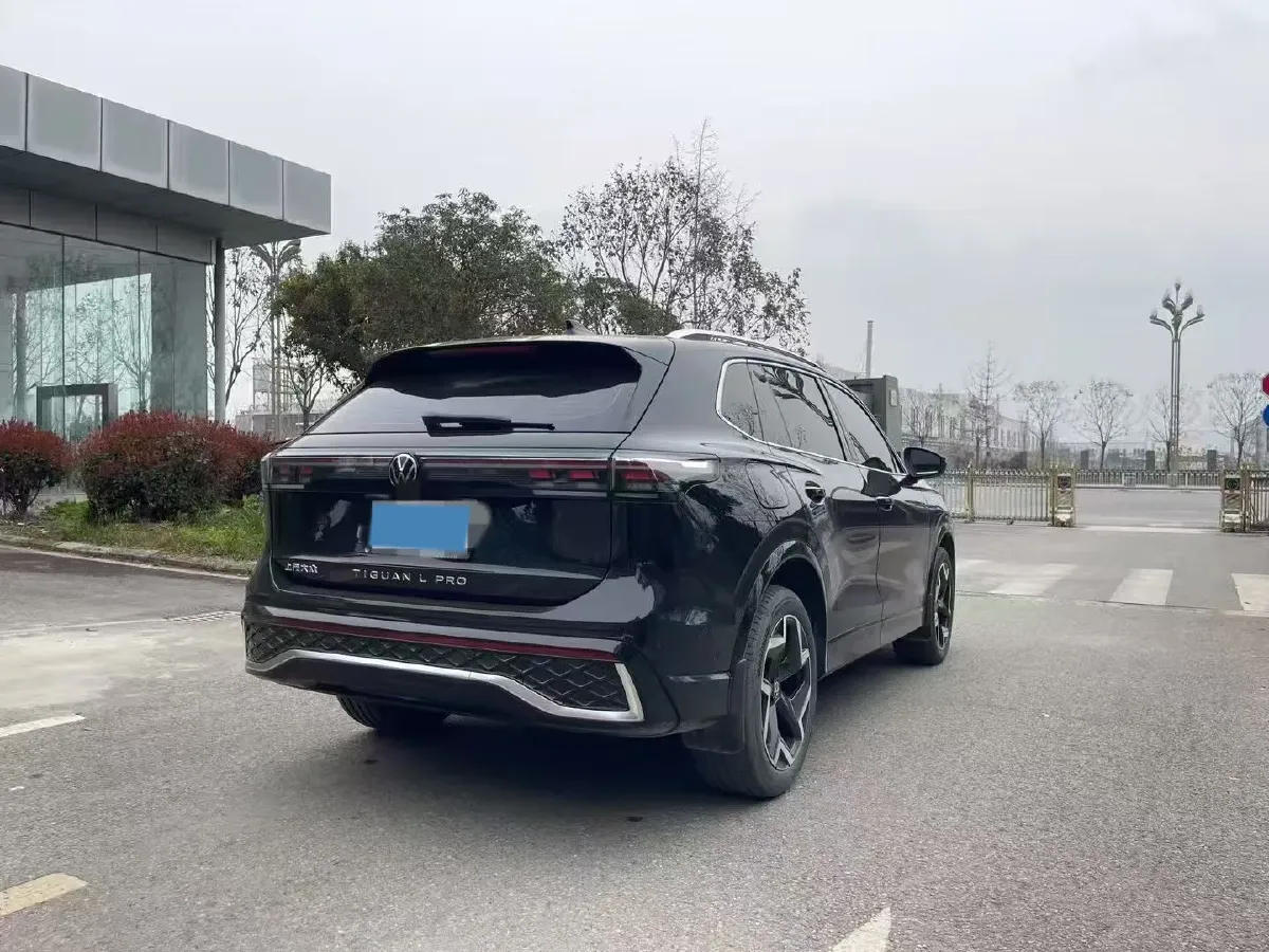 2024 Volkswagen Tiguan L 2.0T 186HP L4 7DCT,autocango,china used car exporter,china ev exporter,chinese used car exporter,chinese used ev exporter