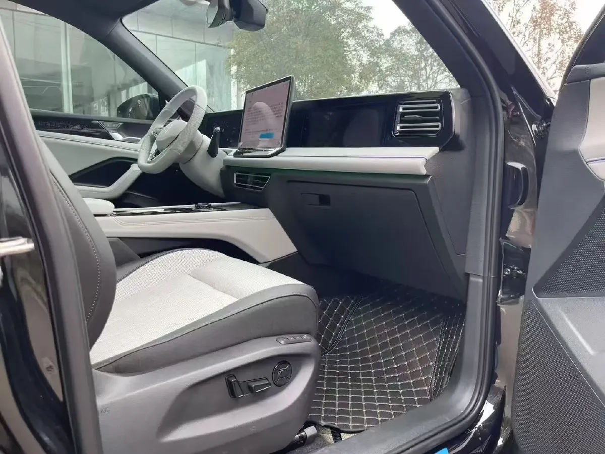 2024 Volkswagen Tiguan L 2.0T 186HP L4 7DCT,autocango,china used car exporter,china ev exporter,chinese used car exporter,chinese used ev exporter