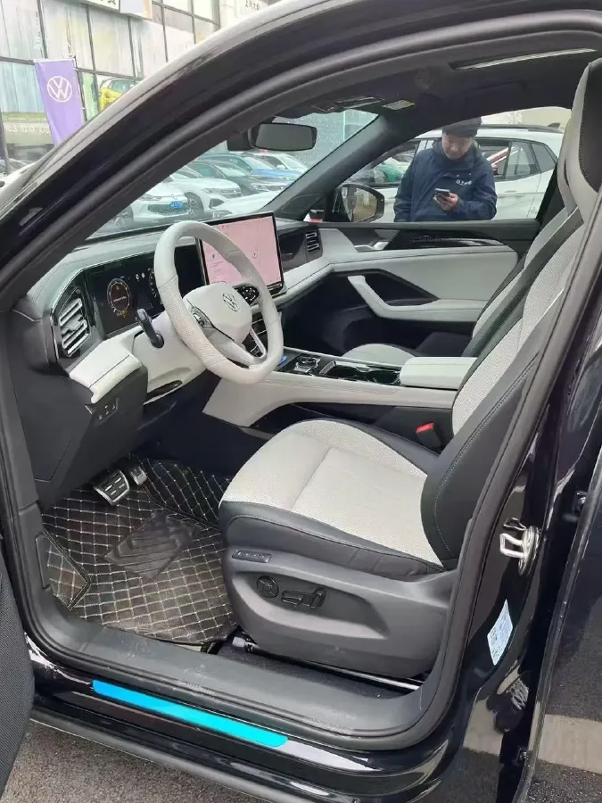 2024 Volkswagen Tiguan L 2.0T 186HP L4 7DCT,autocango,china used car exporter,china ev exporter,chinese used car exporter,chinese used ev exporter