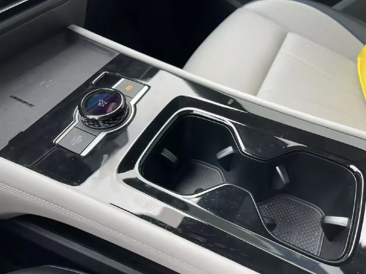 2024 Volkswagen Tiguan L 2.0T 186HP L4 7DCT,autocango,china used car exporter,china ev exporter,chinese used car exporter,chinese used ev exporter