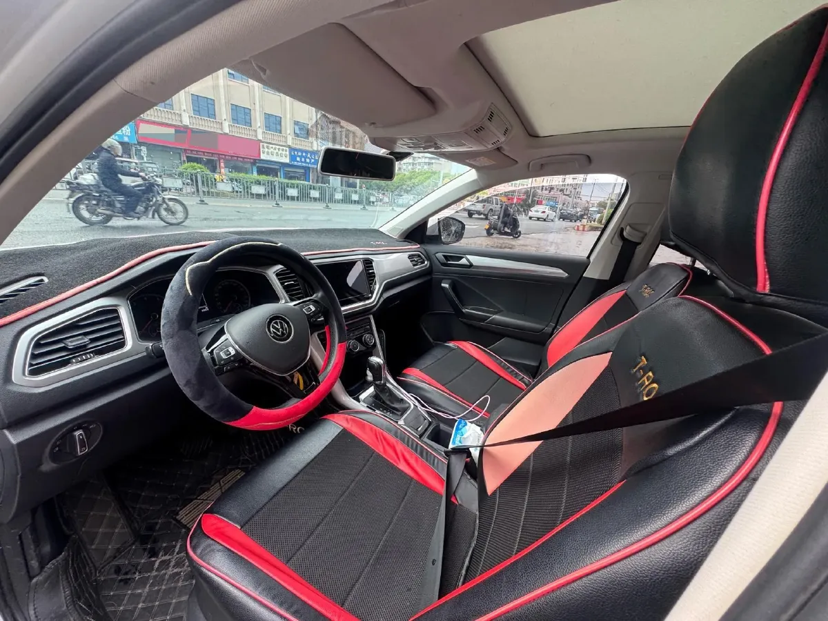 2021 Volkswagen T-Roc 1.4T 150HP L4 7DCT,autocango,china used car exporter,china ev exporter,chinese used car exporter,chinese used ev exporter