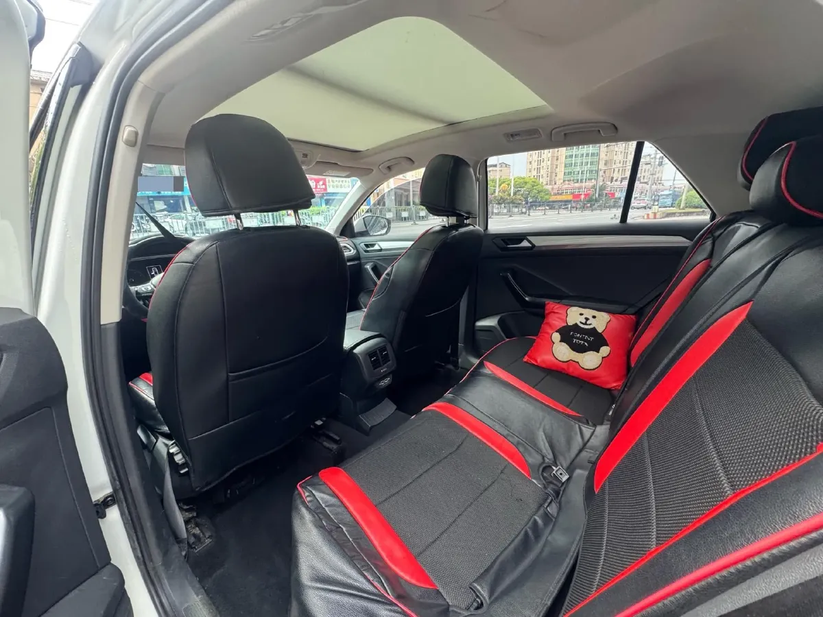 2021 Volkswagen T-Roc 1.4T 150HP L4 7DCT,autocango,china used car exporter,china ev exporter,chinese used car exporter,chinese used ev exporter