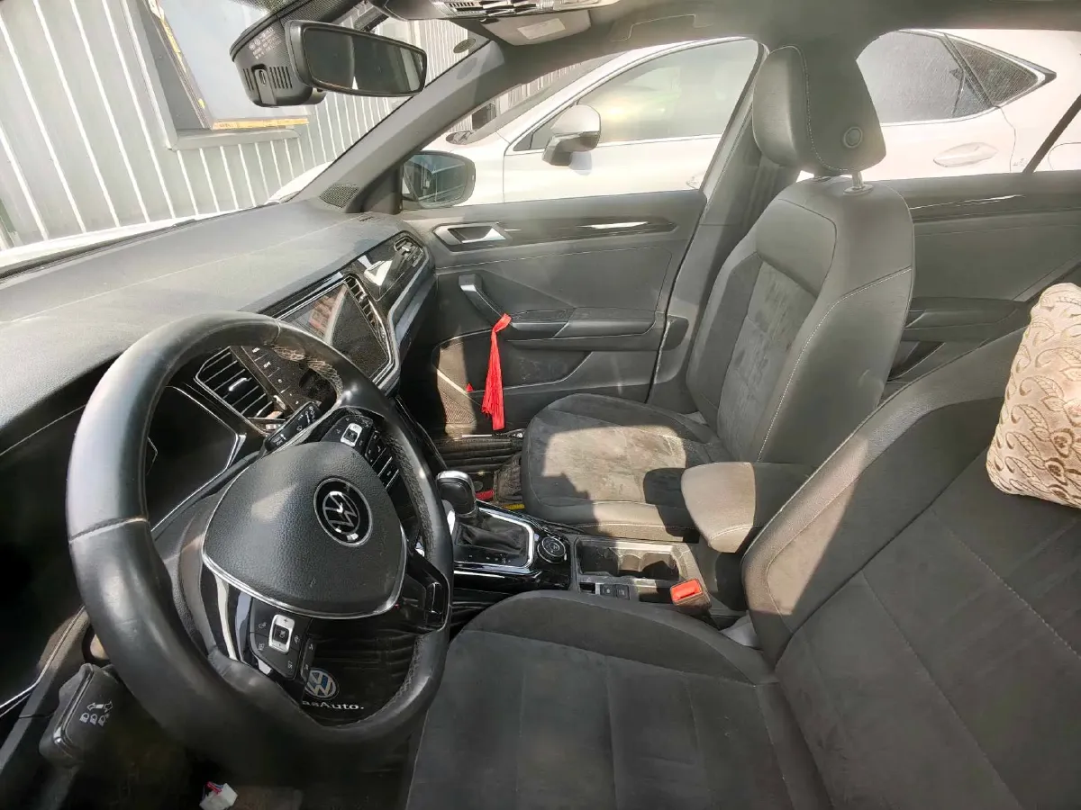 2021 Volkswagen T-Roc 1.4T 150HP L4 7DCT,autocango,china used car exporter,china ev exporter,chinese used car exporter,chinese used ev exporter