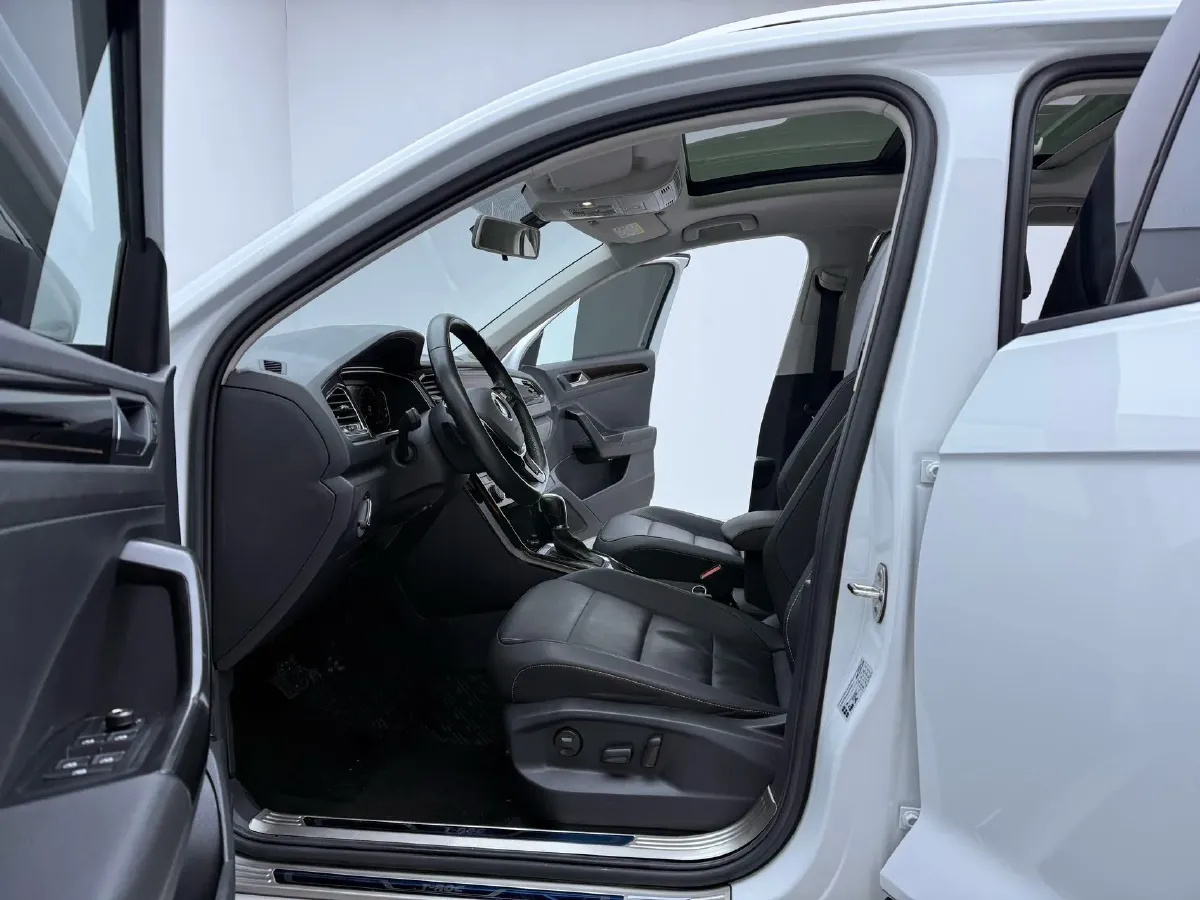 2021 Volkswagen T-Roc 1.4T 150HP L4 7DCT,autocango,china used car exporter,china ev exporter,chinese used car exporter,chinese used ev exporter