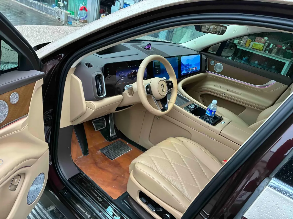 2025 AITO AITO M9 REEV 160HP REEV 52KWH,autocango,china used car exporter,china ev exporter,chinese used car exporter,chinese used ev exporter