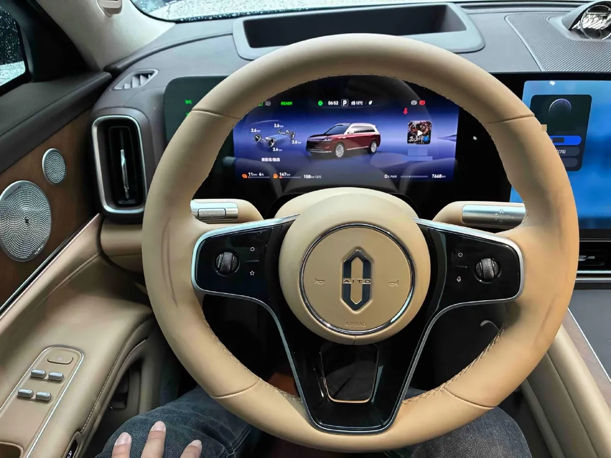 2025 AITO AITO M9 REEV 160HP REEV 52KWH,autocango,china used car exporter,china ev exporter,chinese used car exporter,chinese used ev exporter