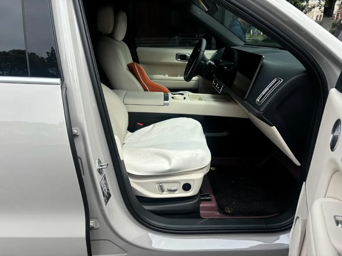 2025 Li L6 Range Extended 154HP L4 REEV,autocango,china used car exporter,china ev exporter,chinese used car exporter,chinese used ev exporter