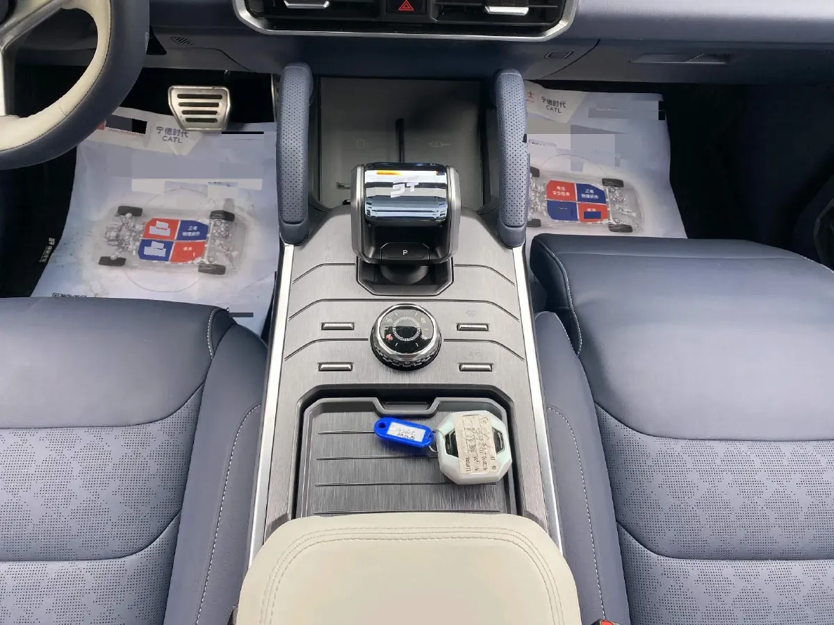 2024 Jetour ShanHai TravellerC-DM 1.5T 156HP L4 3DHT PHEV 43.24KWH,autocango,china used car exporter,china ev exporter,chinese used car exporter,chinese used ev exporter